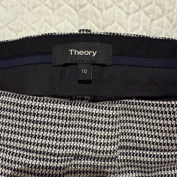 Theory Houndstooth cropped B&W NWT size ten cropped pants. - Picture 14 of 15